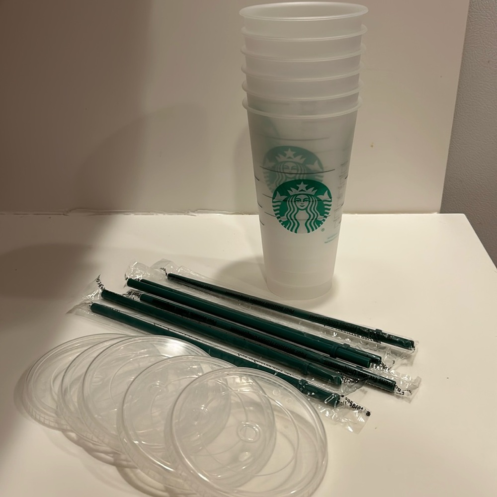 Starbucks Reusable 24 oz Cold cups with covers and wrapped straws-new